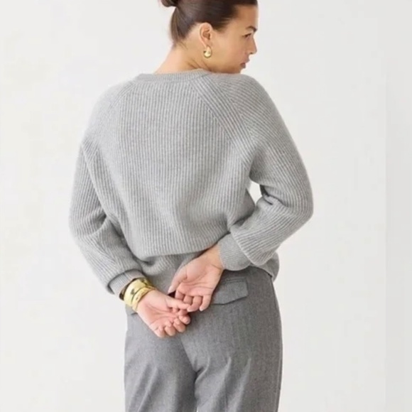 NWT J. Crew 100% Cashmere Oversized Ribbed Crewneck Sweater in Gray Size M - Picture 2 of 4